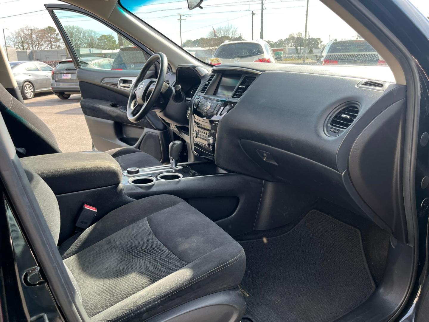 2016 Black Nissan Pathfinder SV (5N1AR2MM7GC) with an 3.5 V6 engine, Automatic transmission, located at 5700 Curlew Drive, Norfolk, VA, 23502, (757) 455-6330, 36.841885, -76.209412 - Photo#11